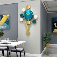 Đồng hồ treo tường tạo hình cây hoa trang trí sinh động