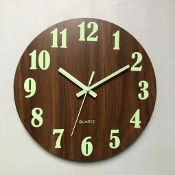 Đồng hồ gỗ dạ quang - Giải pháp độc đáo cho những người yêu thích phong cách tối giản.