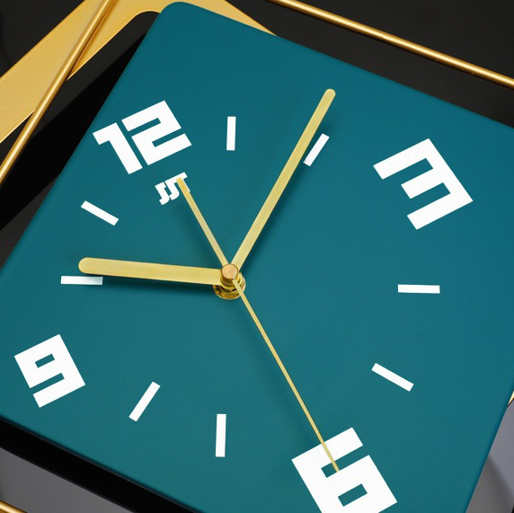 Đồng hồ treo tường quả lắc tạo hình các hình thoi độc đáo